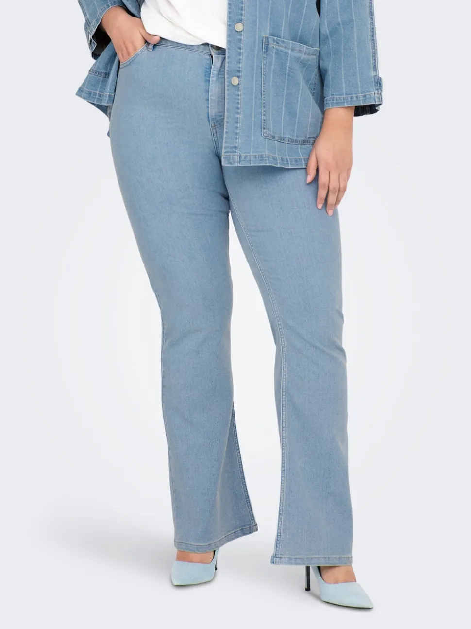 CARHUSH Średnia talia Krój flared Jeans
