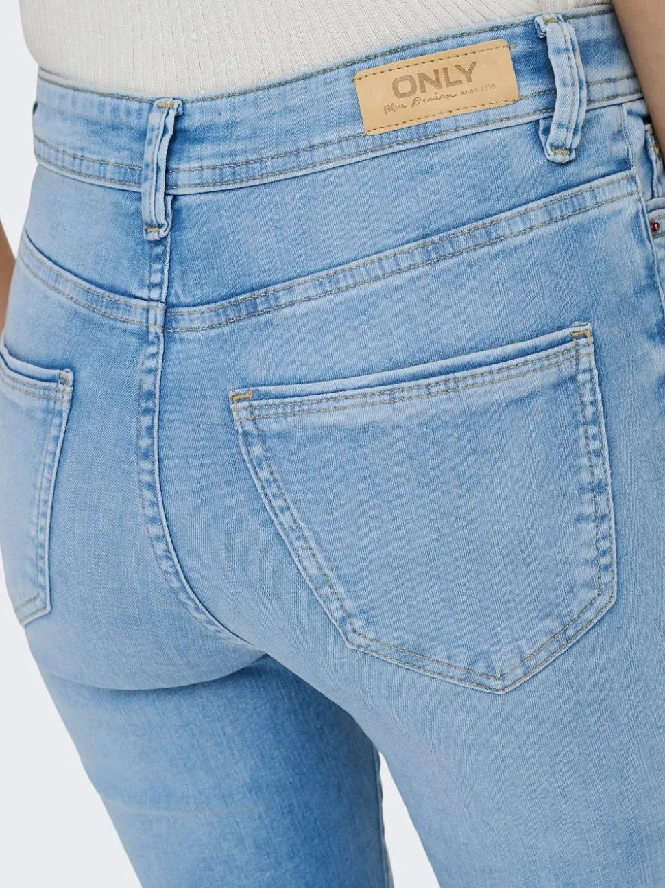 ONLWAUW Wysoka talia Krój flared Jeans