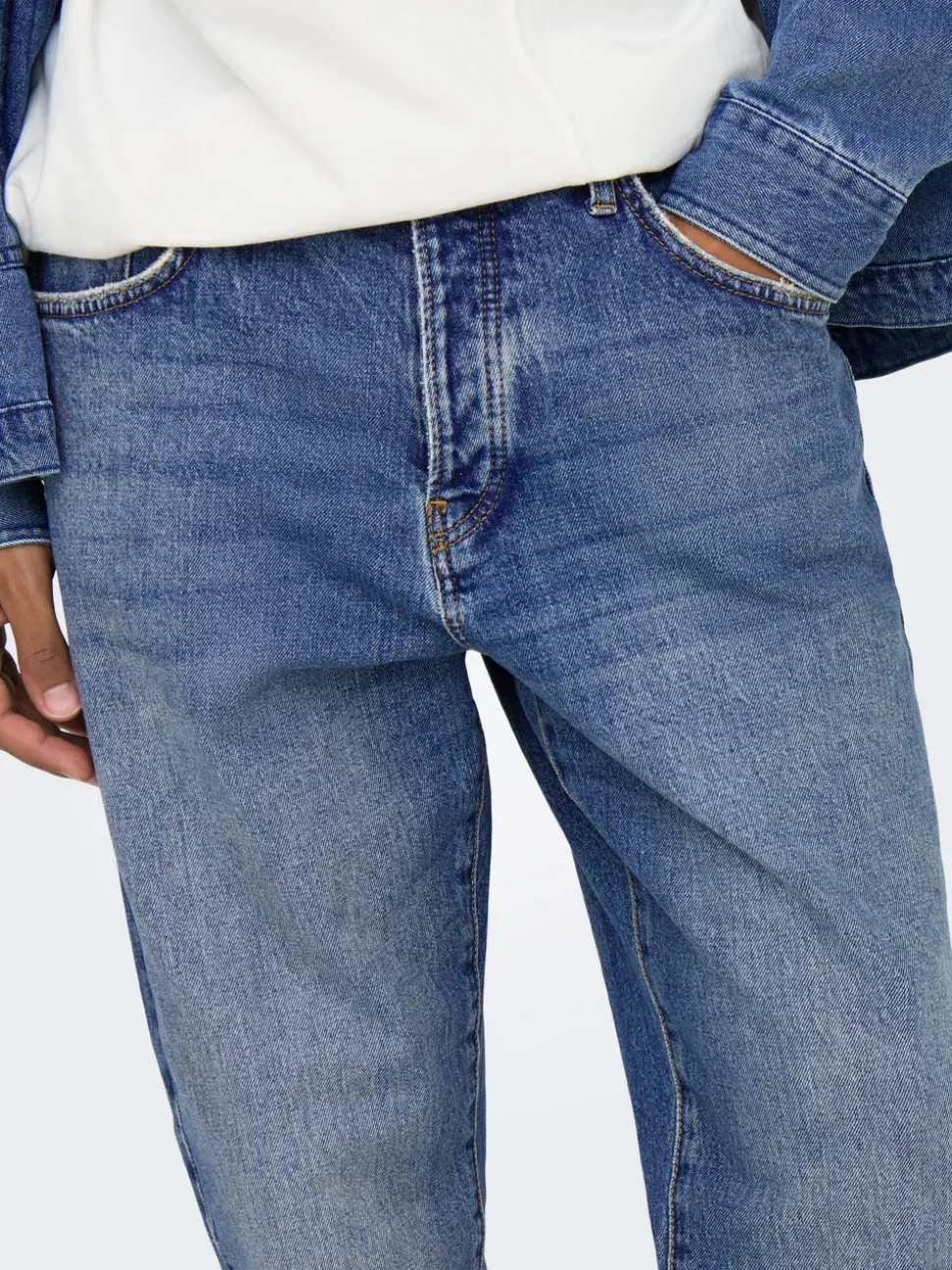 ONSYOKE Średnia talia Krój cropped Jeans