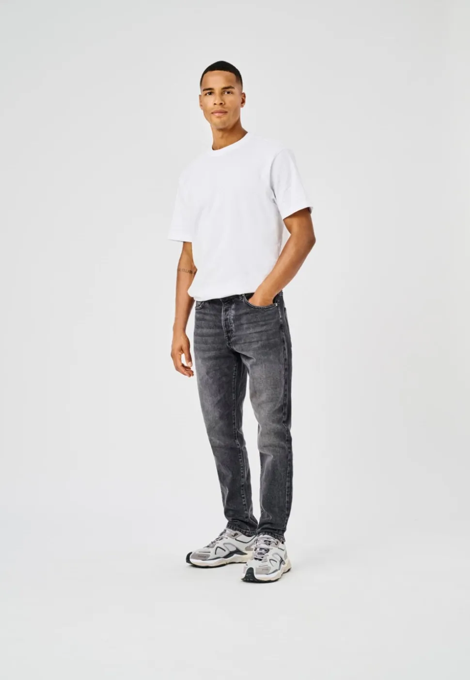 ONSYOKE Średnia talia Krój tapered Jeans
